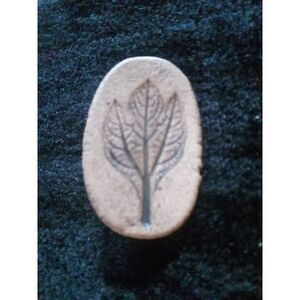 Artist Signed Poplar Sassafras Leaf Imprinted NaturalBrown Oval Pottery Brooch